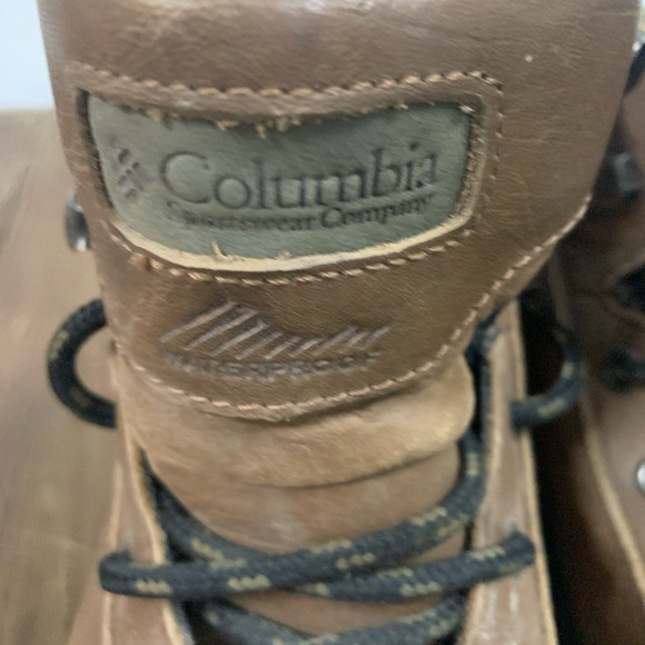 Columbia waterproof hiking boots. - Picture 5 of 10